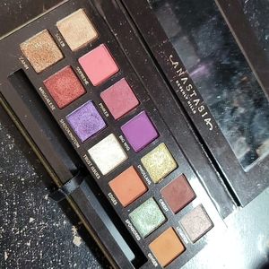 Jackie Aina x ABH eyeshadow palette